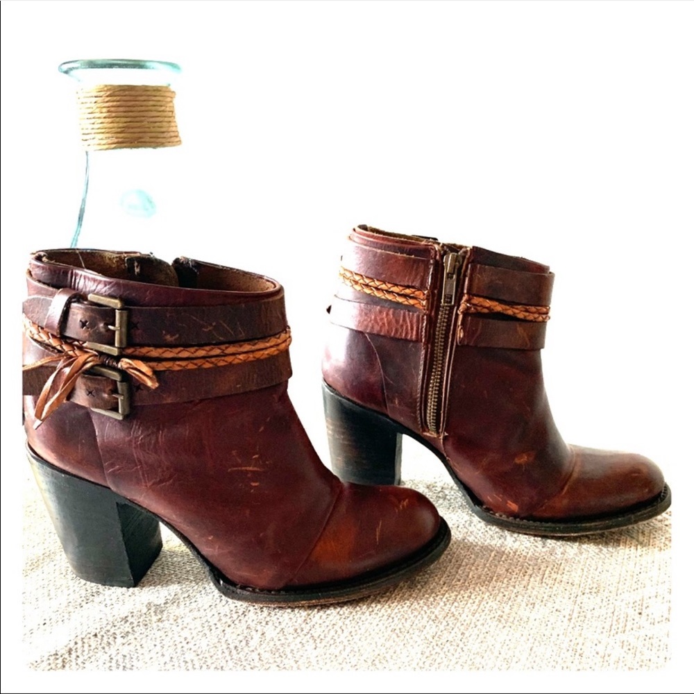 Freebird lion ankle boots